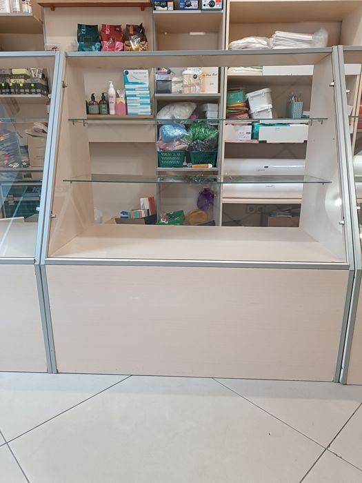 Продам вітрини, торгівельне обладнання.