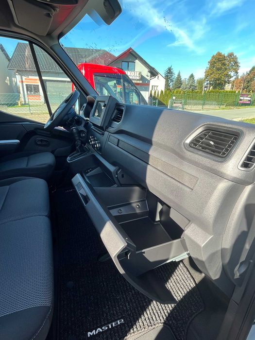 Wynajem Wypożyczalnia Bus Blaszak Nowy Renault Master L3H2