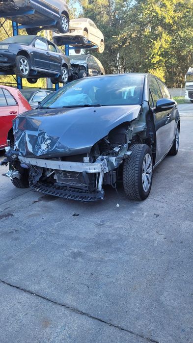 Peugeot 208 1.2i 2014