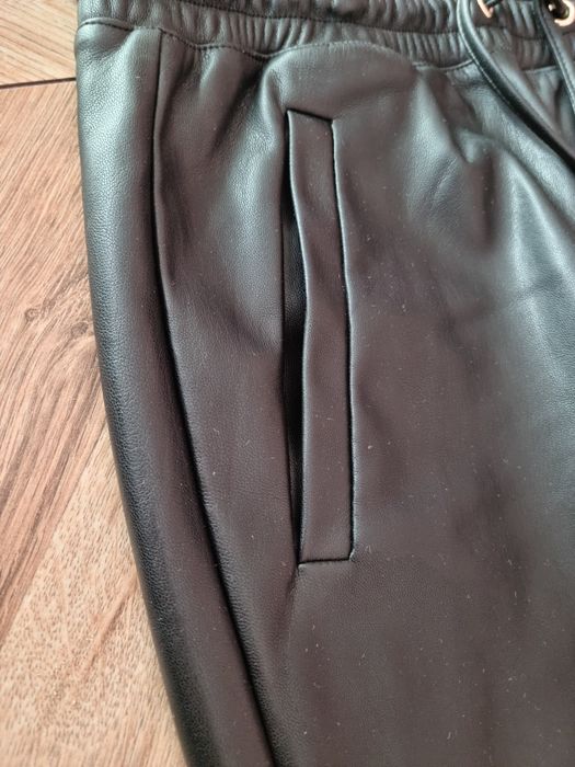 Spodnie joggery skórzane czarne Mohito xs 34