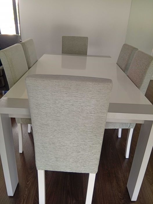 Mesa de sala com 6 cadeiras
