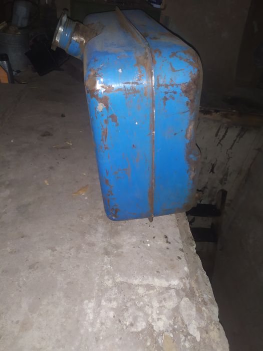 Бак топливний  на. Трактор  ЮМЗ