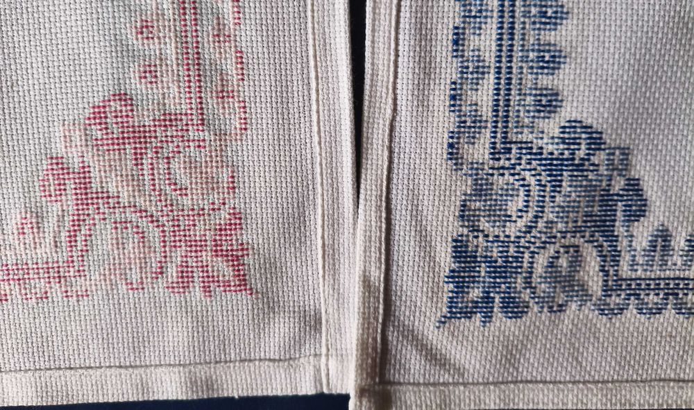 Conjunto de 2 panos de tabuleiro em ponto cruz