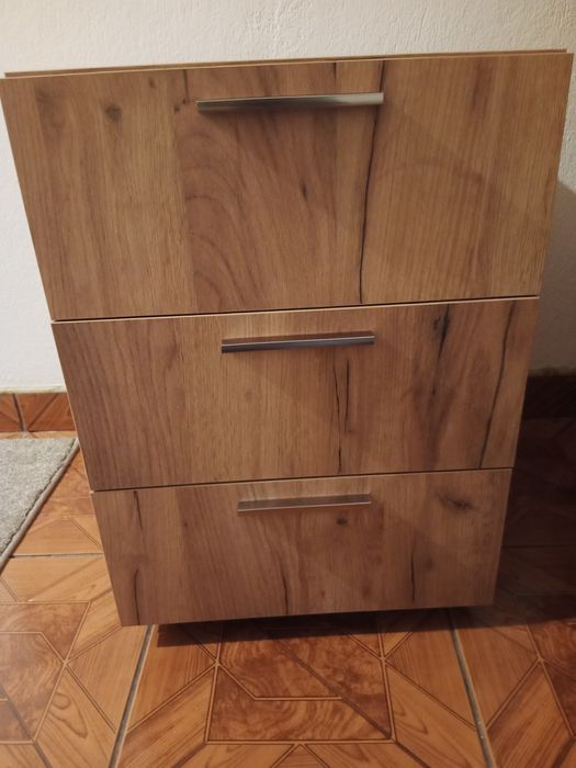 Szafka nocna z trzema szufladami na kółkach, kolor dąb złoty,