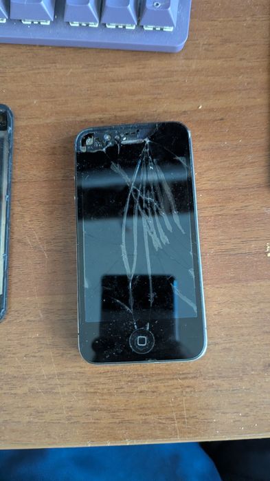 iPhone 4S 16 ГБ не працює