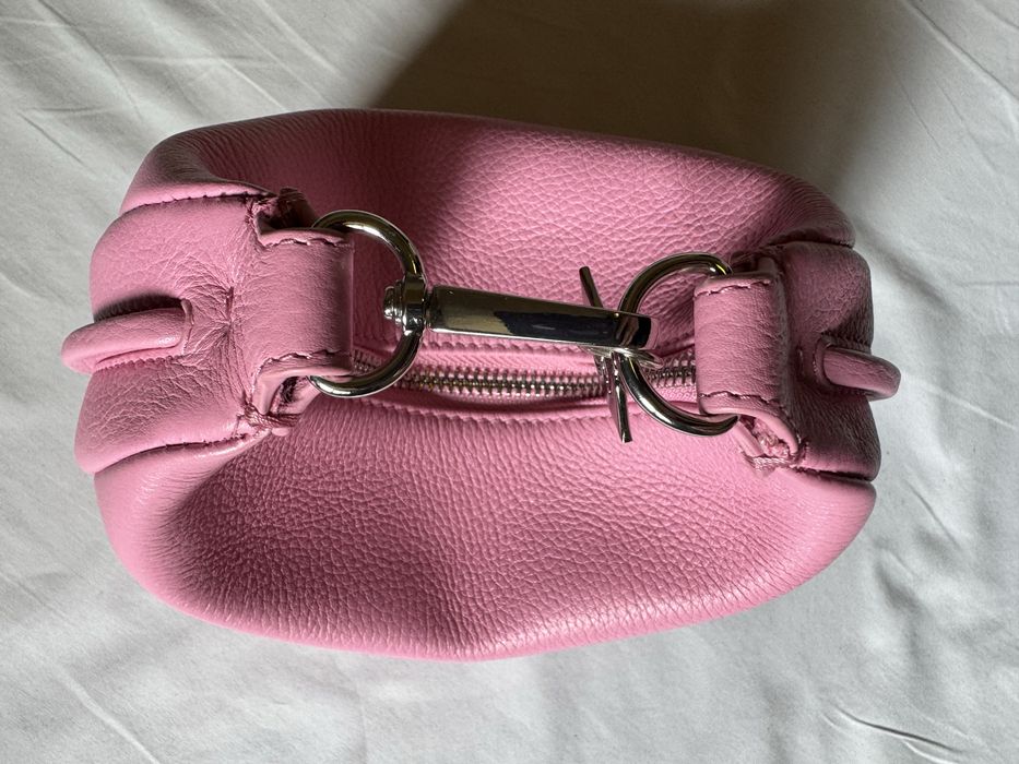 Стильна маленька сумочка.