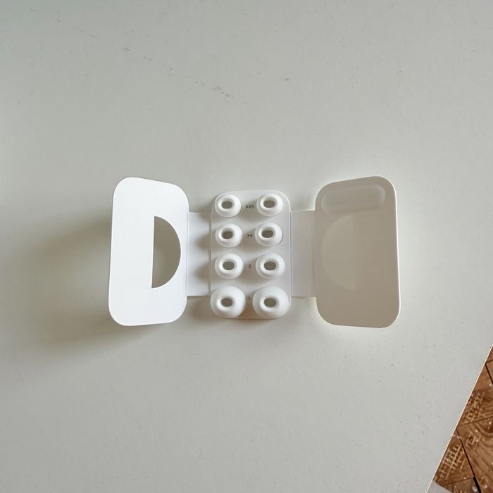 Vendo AirPods Pro 3 Original menos de 2 meses de uso com garantia de 3 anos do Auchan e 1 ano da Apple tenho a facura da compra