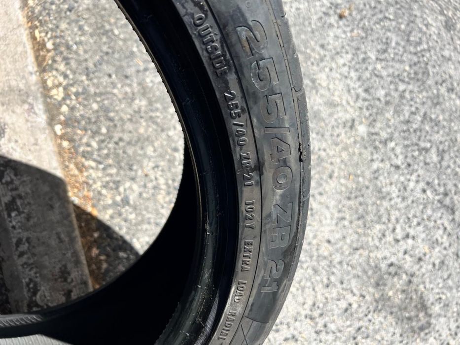 255/40/21 Continental 2 pneus