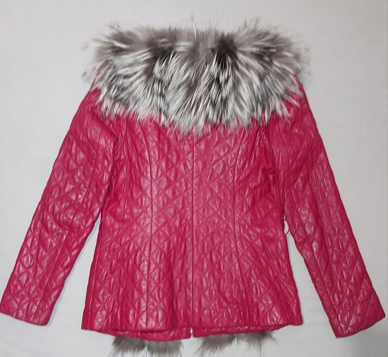 Жіноча шкіряна куртка