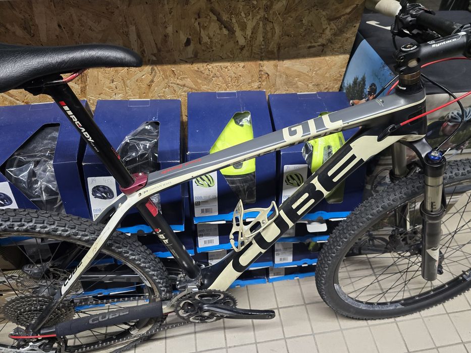 Cube btt m carbono com xt e sid