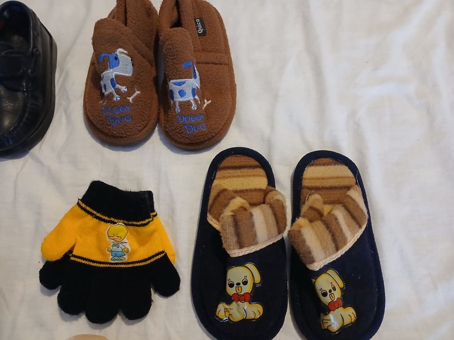 Carapins/meias/luvas/chinelos/sapatos bebé