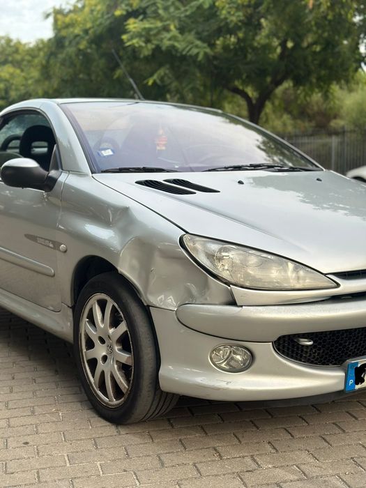 Peugeot 206 CC / Edição Quiksilver / Cabrio / 1.6 foto 3
