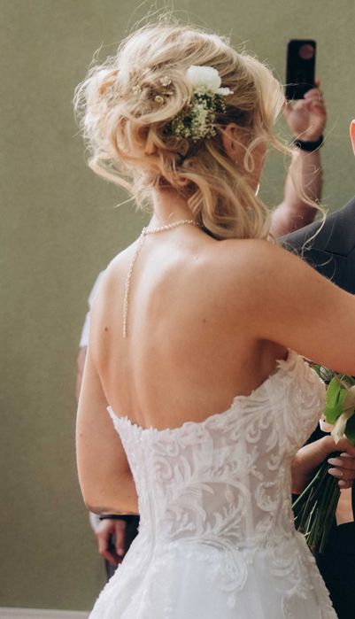 Sukienka ślubna z koronką