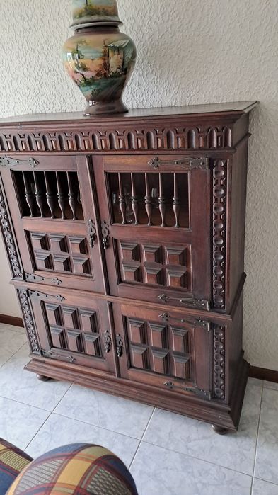 Cristaleira/ aparador de sala