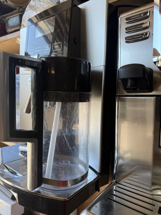 Кавомашина Delonghi Perfecta Cappuccino+молочник