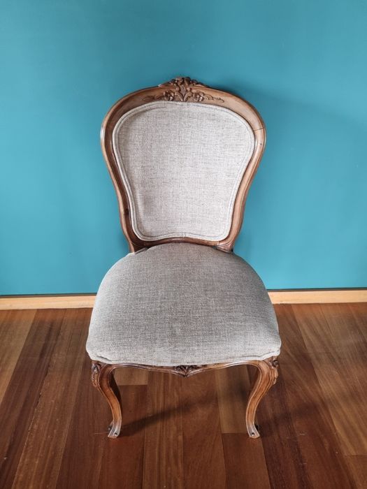 Conjunto de 4 cadeiras estilo clássico / vintage em madeira maciça