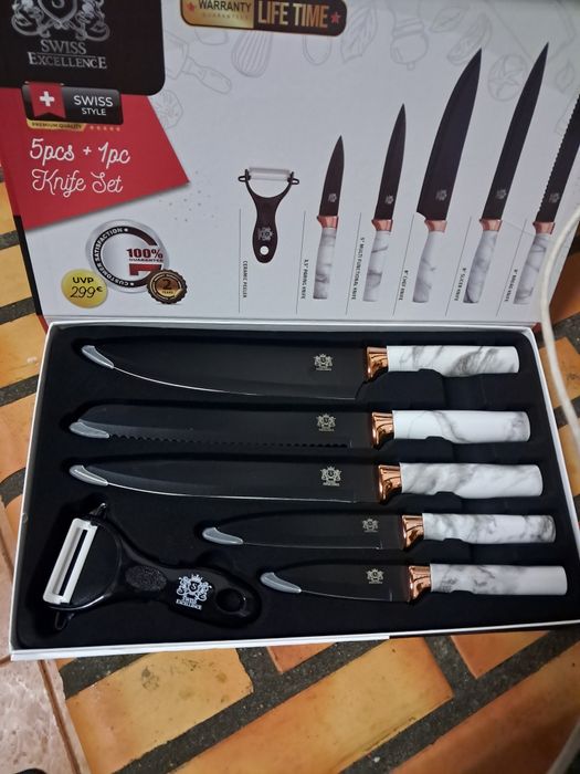 Conjunto de facas novas.