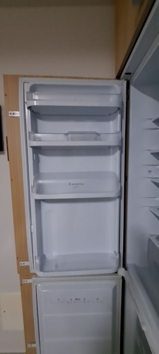 Combinado ariston encastre