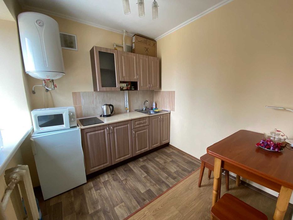 Сдам 1-ком студию . Правый берег . СВЕТ есть . Центр в 15 мин