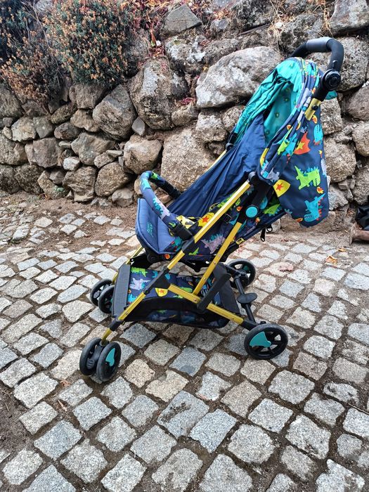 Carrinho de passeio da cosatto menino