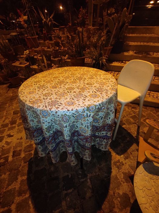 Mesa redonda de plástico