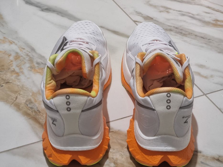 Оригінал 100% чоловічі кросівки Saucony Endorphin speed 4  EUR  46