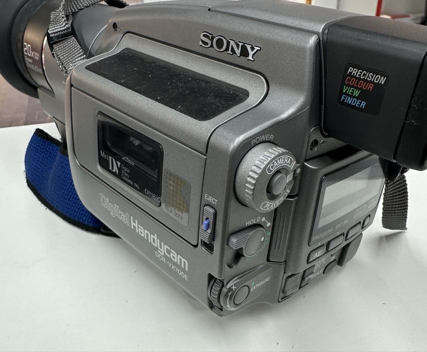 Видеокамера Sony DCR-VX700E