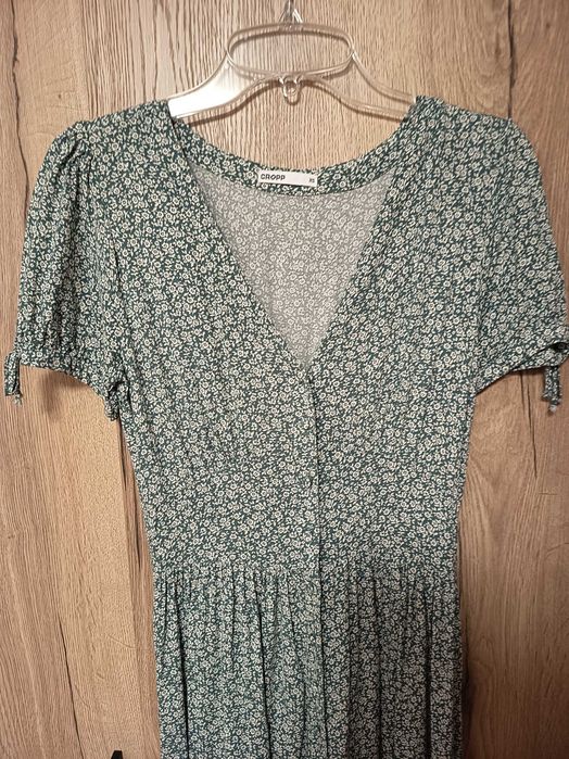 Sukienka midi Cropp w drobne kwiatki / rozmiar XS