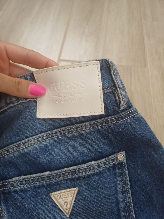 Damskie spodnie jeansowe Guess mom jeans