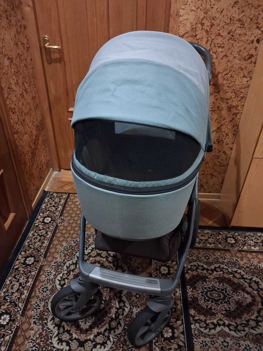 Дитяча прогулочна коляска