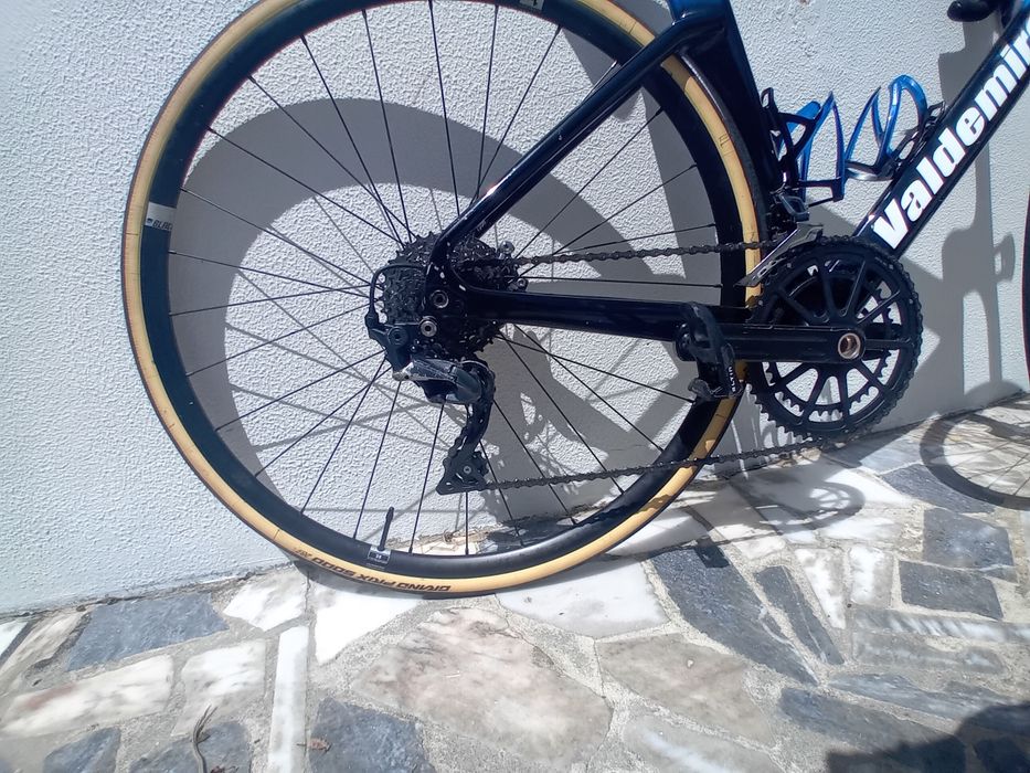 Bicicleta Valdemiro de fibra de carbono