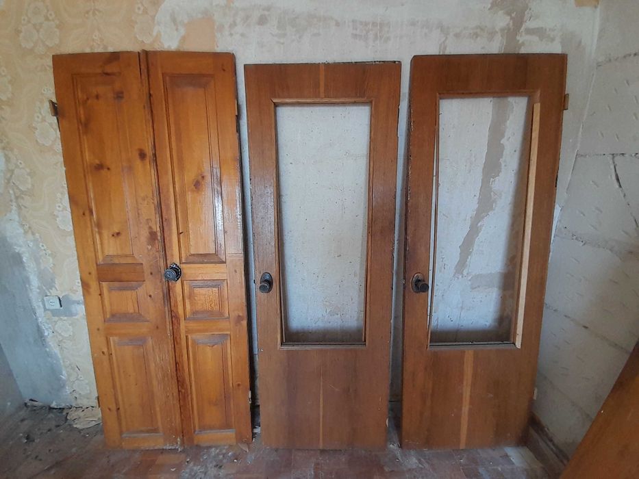 Шпоновані добротні дерев'яні двері