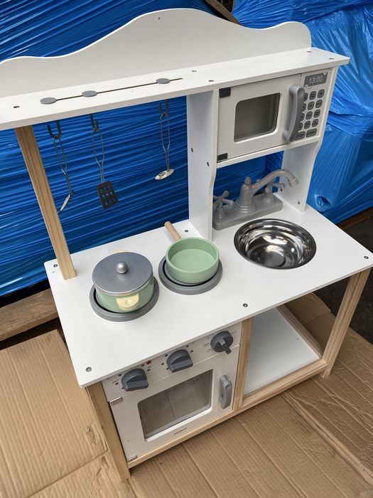 Кухня деревянна іграшкова для дітей