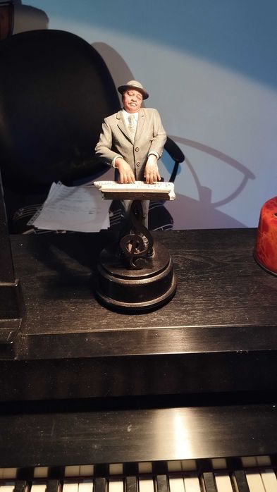 Miniatura músico pianista