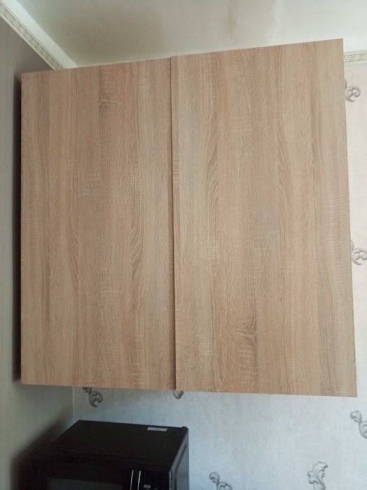 Срочно продам навесной шкаф и табуретку