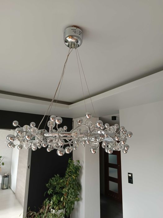 Nowoczesna lampa do salonu i nie tylko