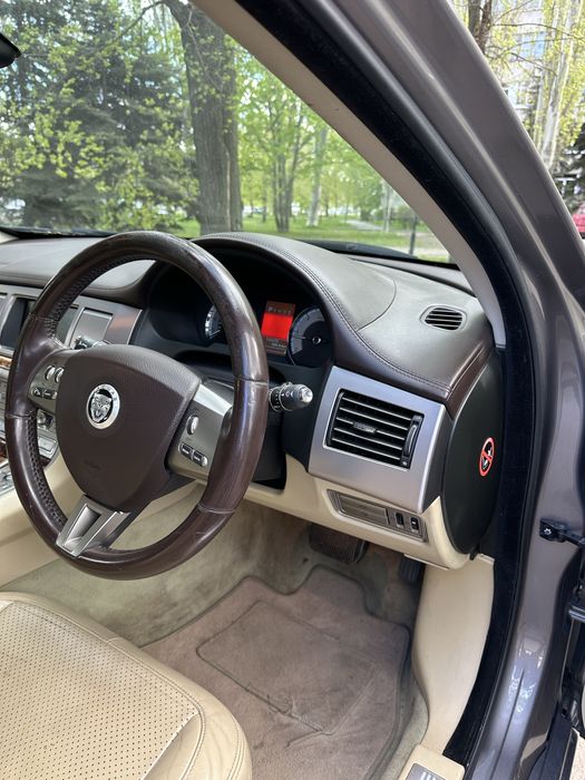 Jaguar XF 2009 2.7 дизель автомат
