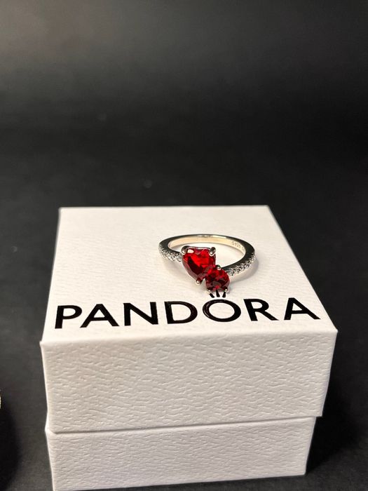 Каблучка Pandora Пандора з білими сердечками