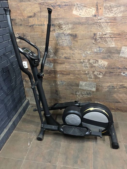 Велотренажер Finnlo . Широкий вибір тренажерів та різної техніки.