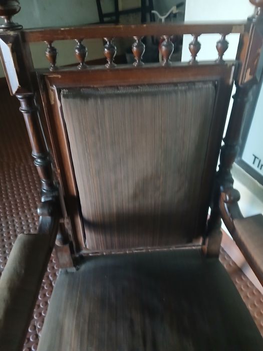2 cadeiroes antigos para restauro