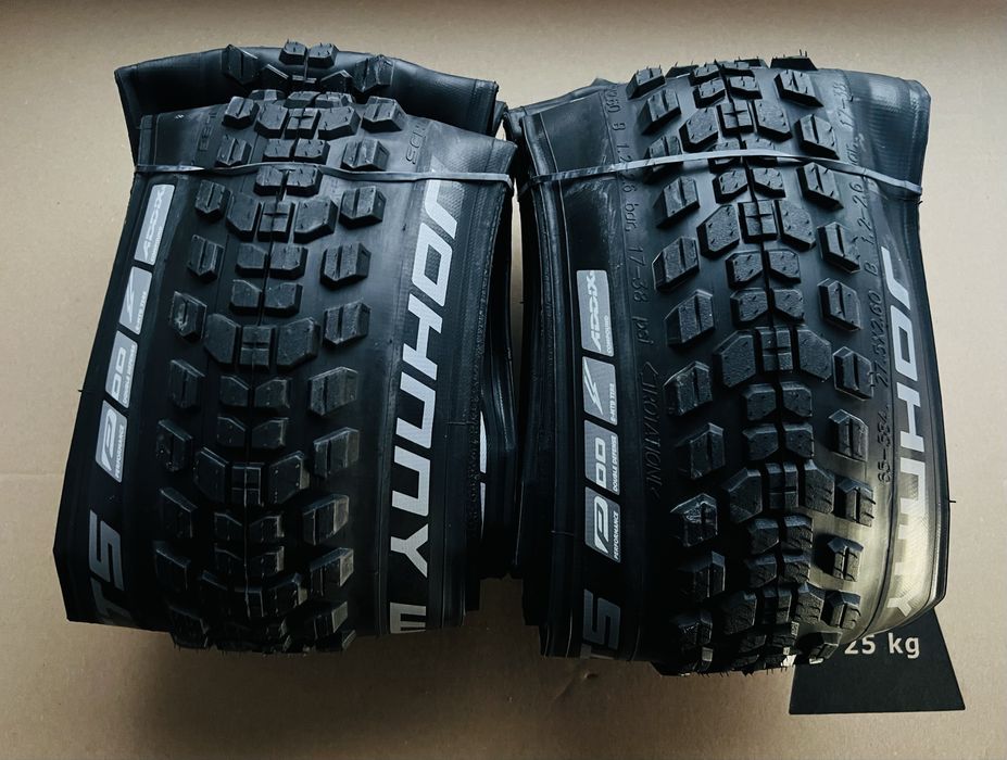 Opona SCHWALBE JOHNNY WATTS 27,5" E-Bike 27,5x2,60" Addix 65-584 NOWA