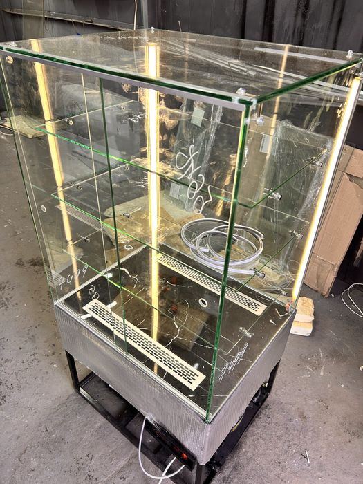 Барный холодильник Витрина для десертов Куб Умка Рэтро Морозилка