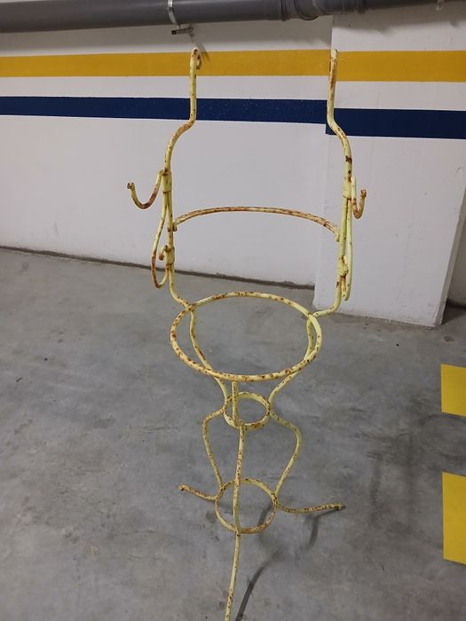Suporte antigo  para colocar bacia e jarro