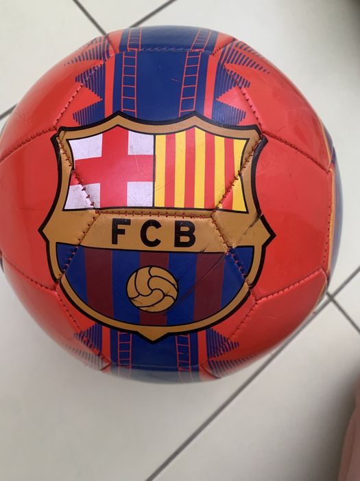 Мʼяч футбольного клубу барселона