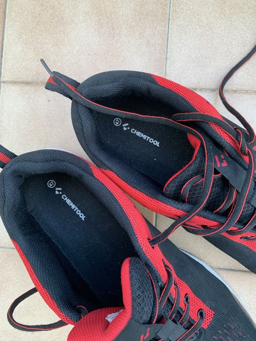 Vende-se sapatos de seguranca