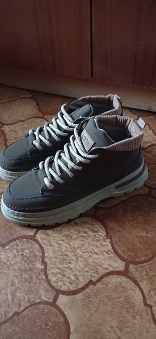 Buty sportowe 43, 5 -27,5 cm