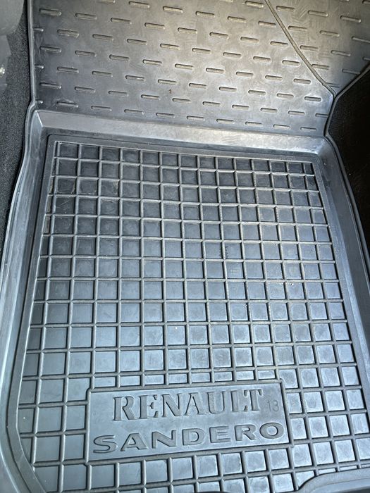 Автомобіль Dacia Sandero