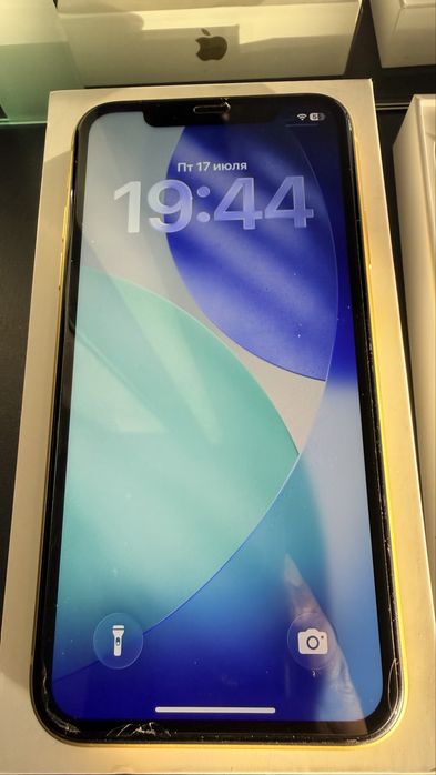 Продам iPhone 11