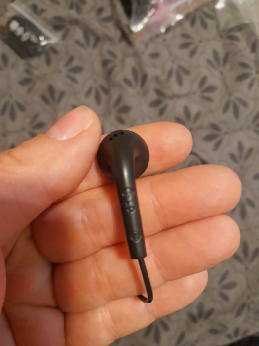 Słuchawki LG z wyjściem mikro USB
