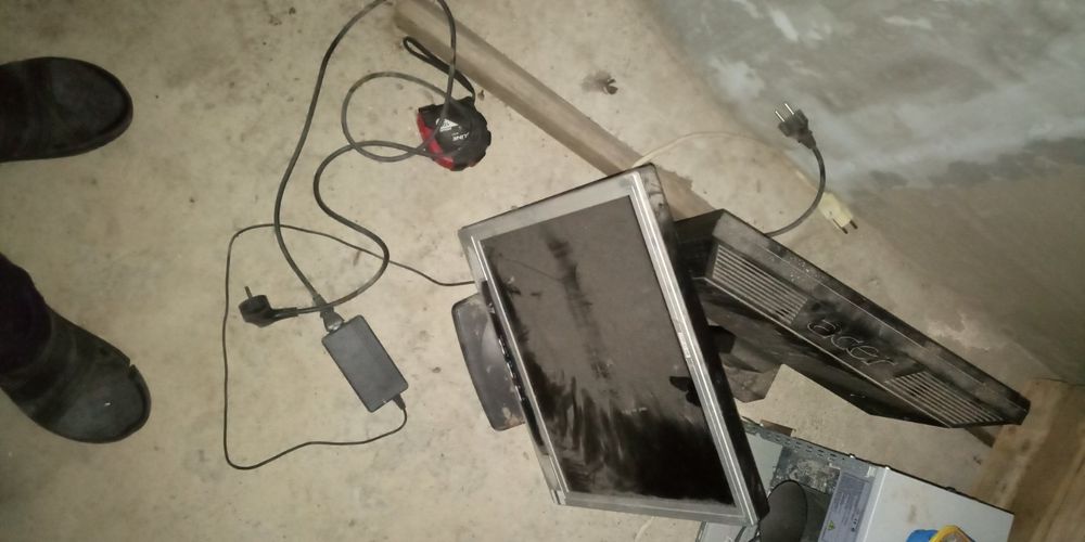 Монітор старенький але робочий